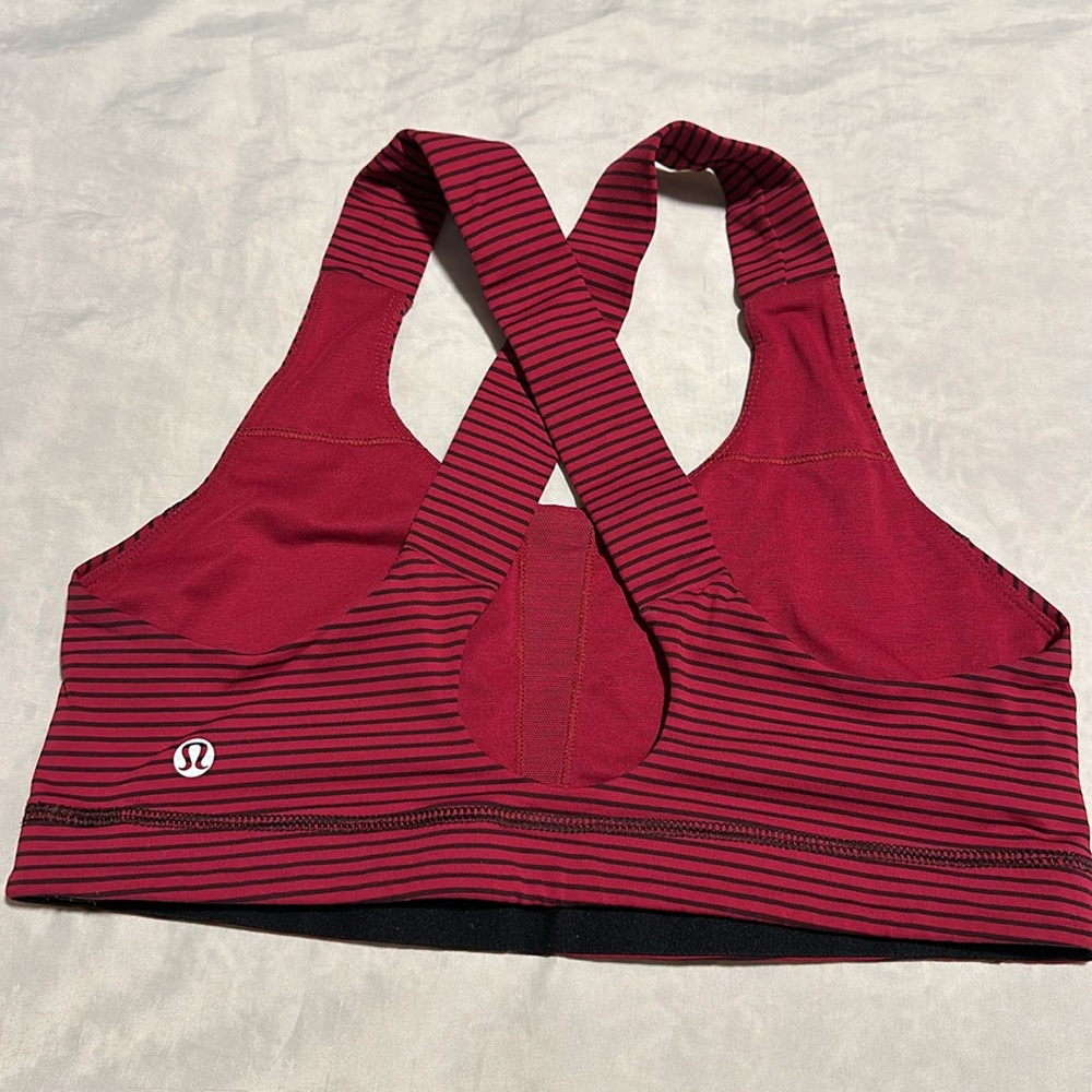 Lululemon • Striped All Sport Bra • Sz 8 - Picture 5 of 9
